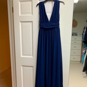 Lulu’s long blue formal dress